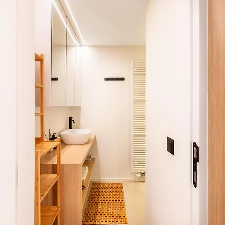 Apartment On Zeedijk With Stunning Sea Views, Cleaning Included *