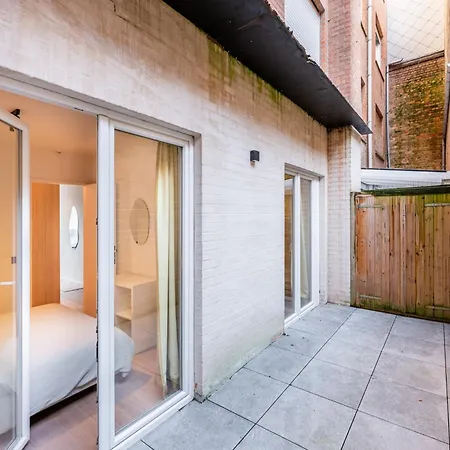 On Zeedijk With Stunning Sea Views, Cleaning Included Apartment