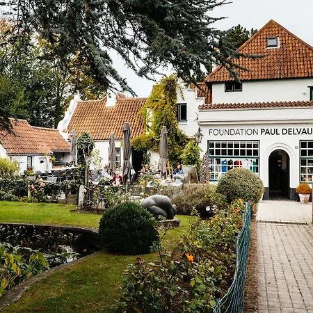 On Zeedijk With Stunning Sea Views, Cleaning Included *