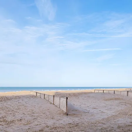 Appartement On Zeedijk With Stunning Sea Views, Cleaning Included *