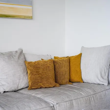 On Zeedijk With Stunning Sea Views, Cleaning Included Apartment *