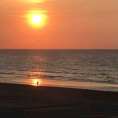 On Zeedijk With Stunning Sea Views, Cleaning Included *